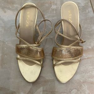 Dressy around the ankle
